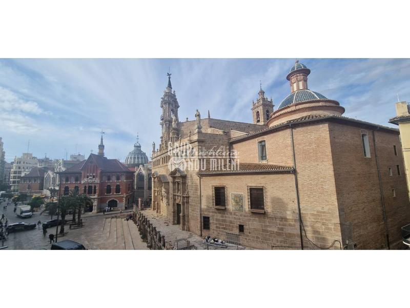 Foto 2c7a1a40-64e9-4de9-8c9a-4de8427616eb. Edifici a El Mercat Valencia