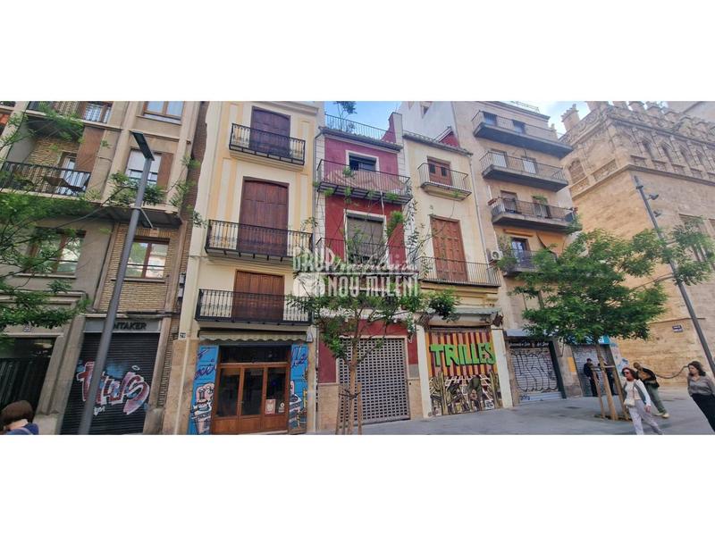 Foto 3dd3551b-c6eb-48e0-8e92-df1eaab97a50. Edifici a El Mercat Valencia