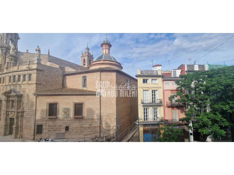 Foto 6466afcc-91ab-4a45-a452-2e2fc70d96c3. Edifici a El Mercat Valencia