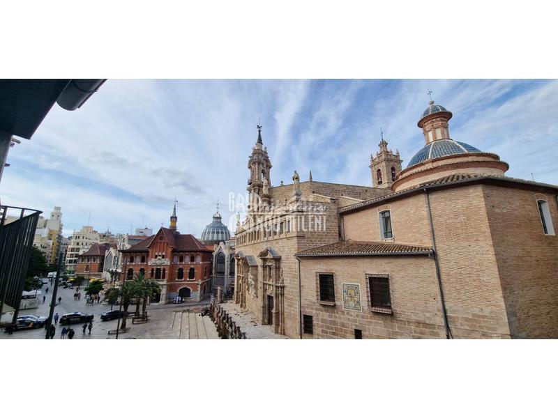 Foto b3c42c78-37b5-429e-9528-f6e68f6732c7. Edifici a El Mercat Valencia