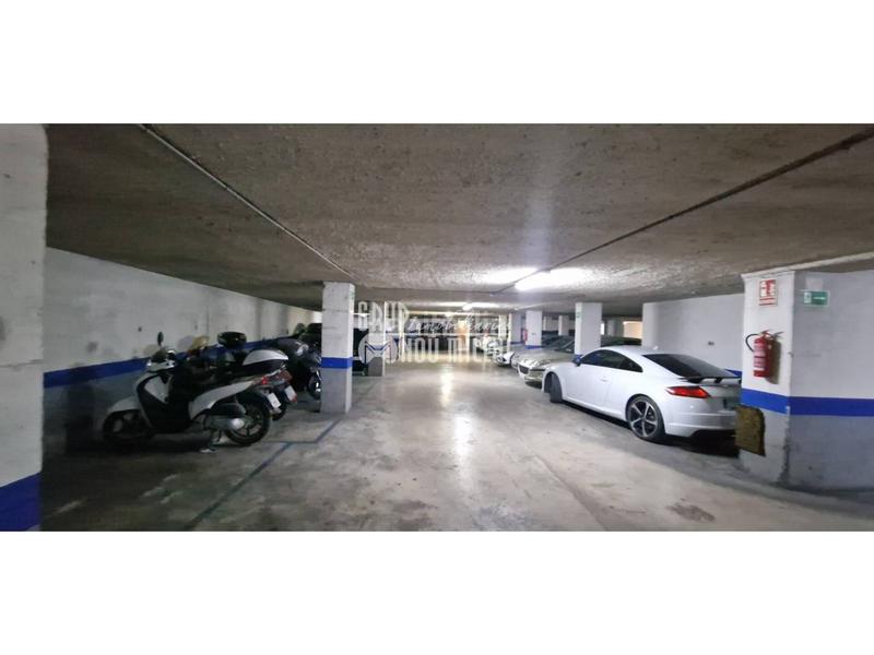 Foto f7830a75-b08f-41d3-ba70-950389f05ad9. Aparcament cotxe a Zona Cantereria Burjassot