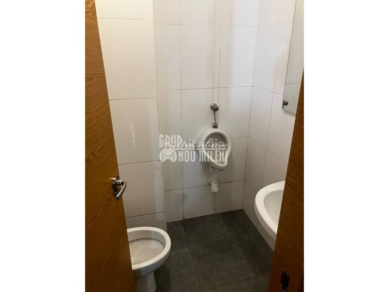 Foto fb254477-d0f2-42ed-846b-6b637c6b5d43. Local comercial a Massanassa