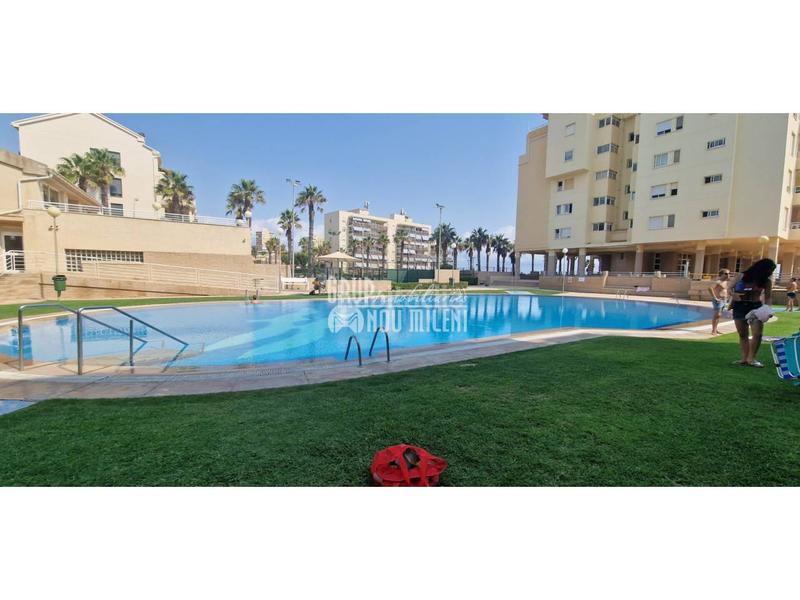 Foto 6cc934d1-e98f-43a7-8ba0-aaac4499b06d. Location appartement avec parking piscine dans El Perellonet Valencia