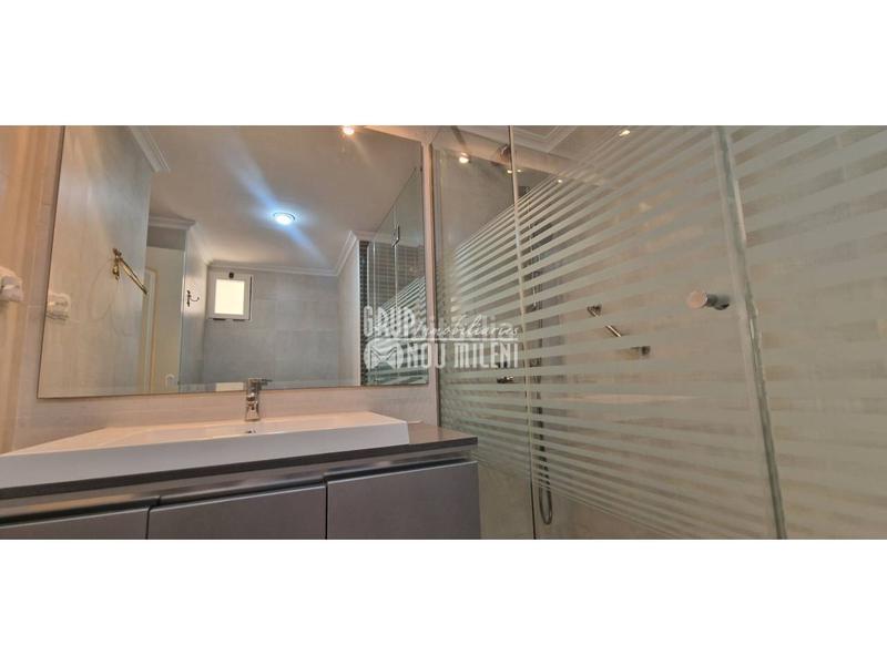 Foto f11972db-6b93-47b4-a141-7dd45ce395f5. Location appartement avec parking piscine dans El Perellonet Valencia