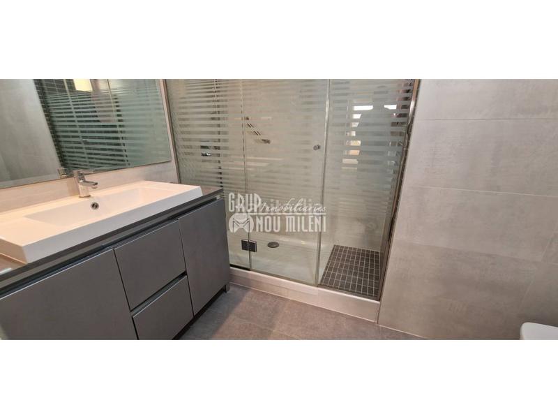 Foto 87b95b13-571a-49c8-a903-ac45a4f0e327. Rent flat with parking pool in El Perellonet Valencia