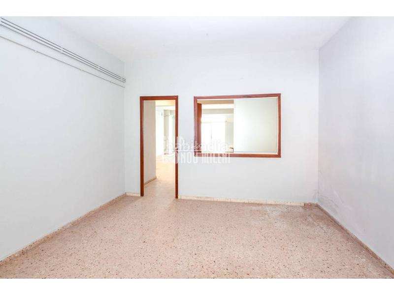 Foto b68f0e8d-a4b1-41f1-b68a-cae8abb8d99b. Edifici a Polinyà de Xúquer