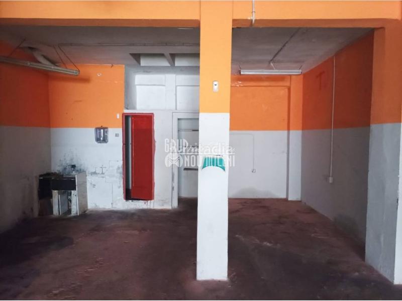 Foto c1999dc9-04c7-46f8-b6a1-20af3ba8552a. Local comercial a La Raïosa Valencia