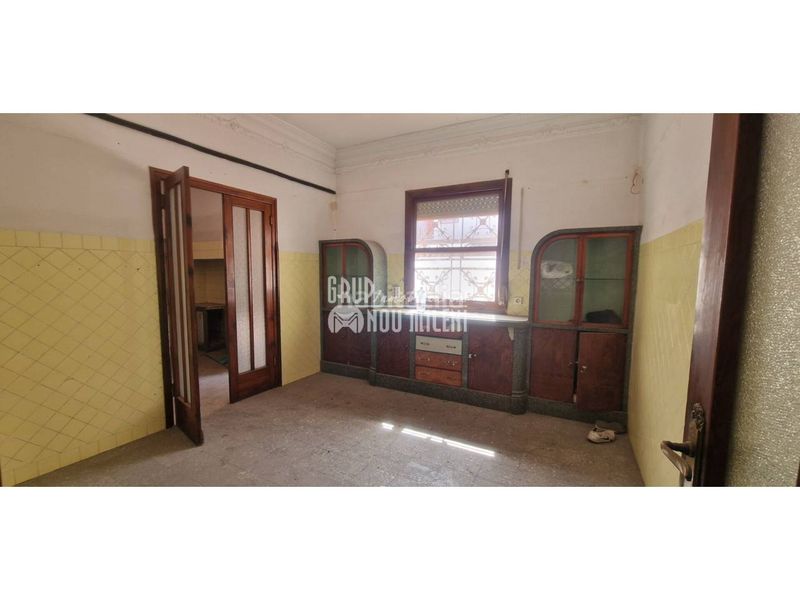 Foto 302eb30f-cd3d-493a-99ca-023aa0ffffb5. Casa a calle ausiàs march 5 a Benetússer
