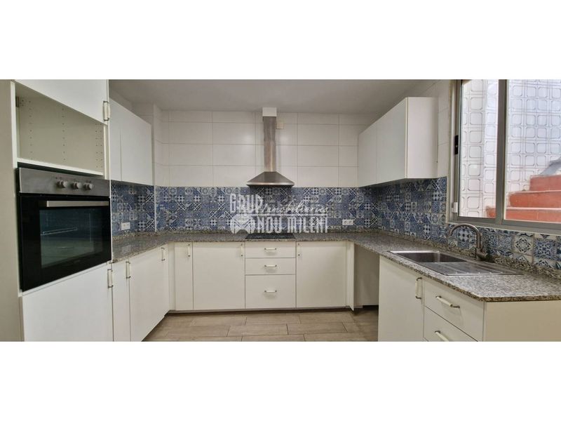Foto f80edda3-6cd6-46c5-acef-ff31e377218d. Casa a Aldaia