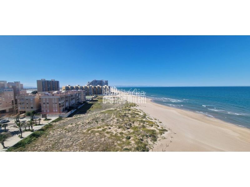 Foto aa367576-c736-4a2a-a813-93254c726ae8. Pis amb aparcament a El Perellonet Valencia