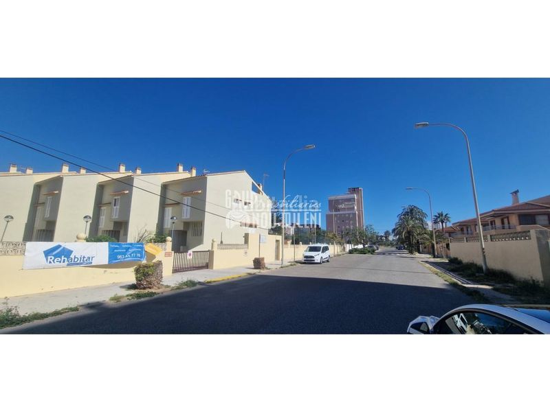 Foto c71d3f8c-1138-4a98-badc-bf28d69e5968. Pis amb aparcament a El Perellonet Valencia