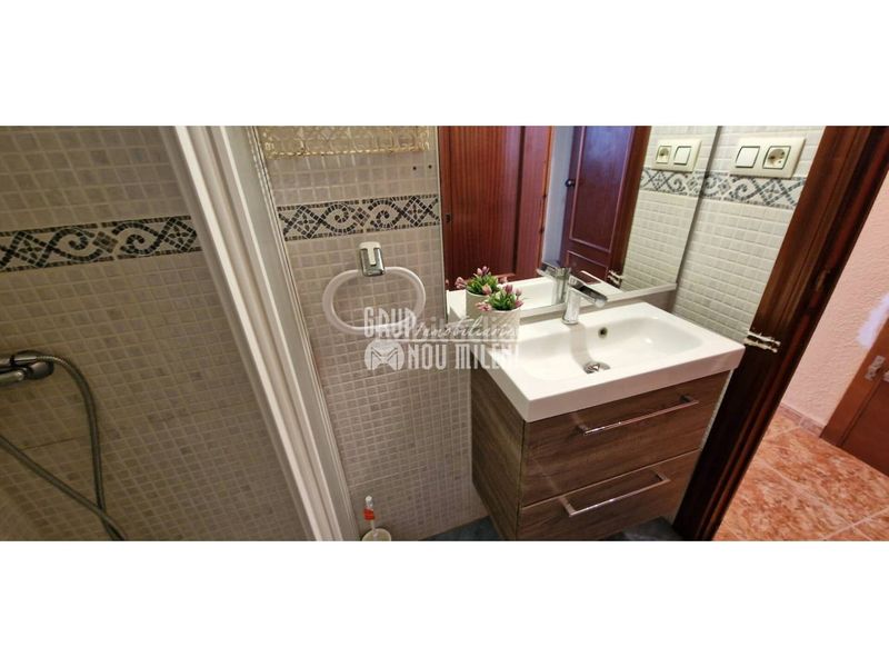 Foto fbf9cd3f-b7c0-4c29-888c-eb81254917c9. Pis amb aparcament a El Perellonet Valencia