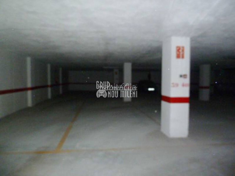 Foto 1742b996-5c15-42f7-85b8-e75f54ca7a40. Aparcament cotxe a Alcácer