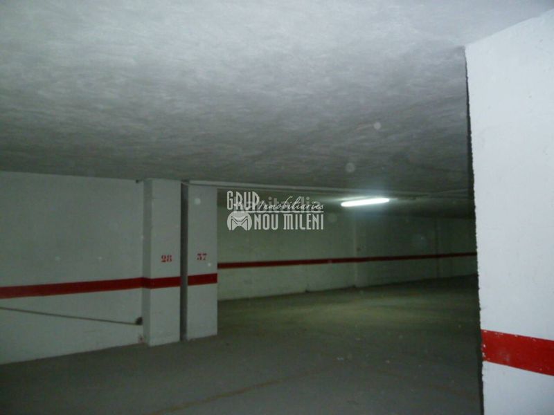 Foto e0db6986-a6d5-4336-a2da-c6ae1e506a07. Aparcament cotxe a Alcácer