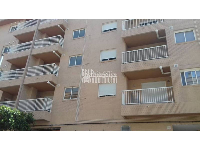 Foto 24bfdbb1-6723-4de1-9314-783f8f7ddc11. Aparcament cotxe a Alcácer