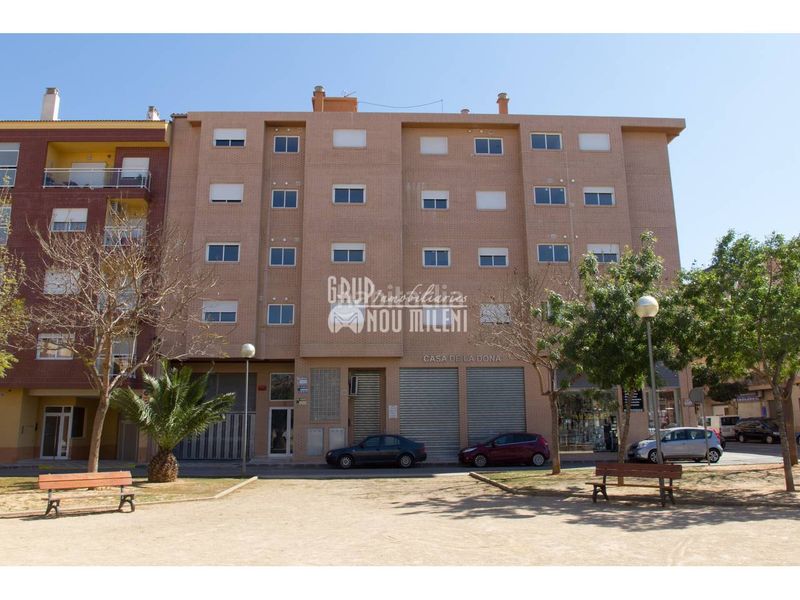 Foto 38f1d90d-b87d-4056-a835-854f211c69f8. Aparcament cotxe a Alcácer