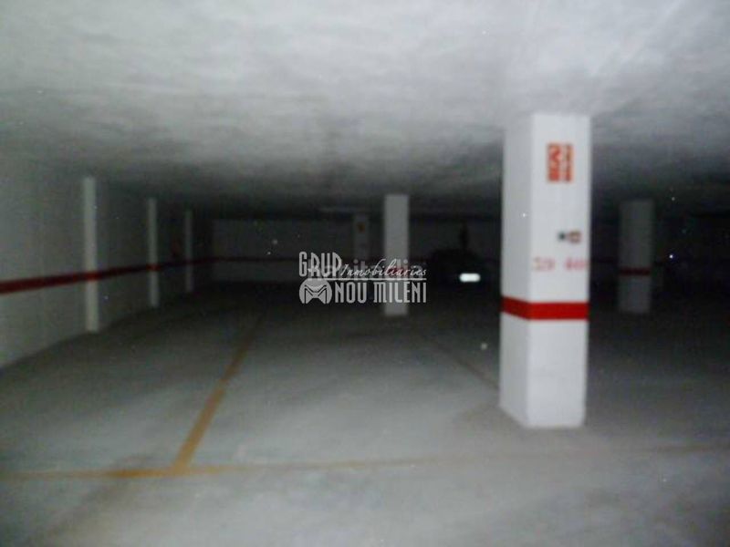 Foto 84cf3e1c-91ce-4a9f-94cd-b6a429dcd020. Aparcament cotxe a Alcácer