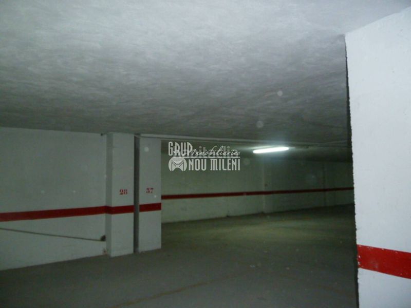 Foto a2aae170-a3cd-455d-9861-5506bc88f1d9. Aparcament cotxe a Alcácer