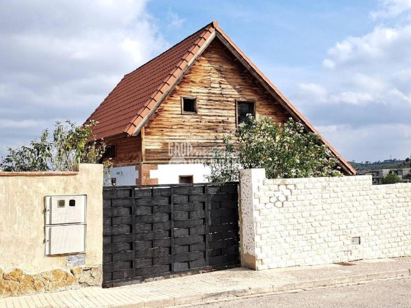 Foto 5dcab54c-9110-44a9-b393-6f24cef05df7. Chalet mit parking pool in Montroi / Montroy