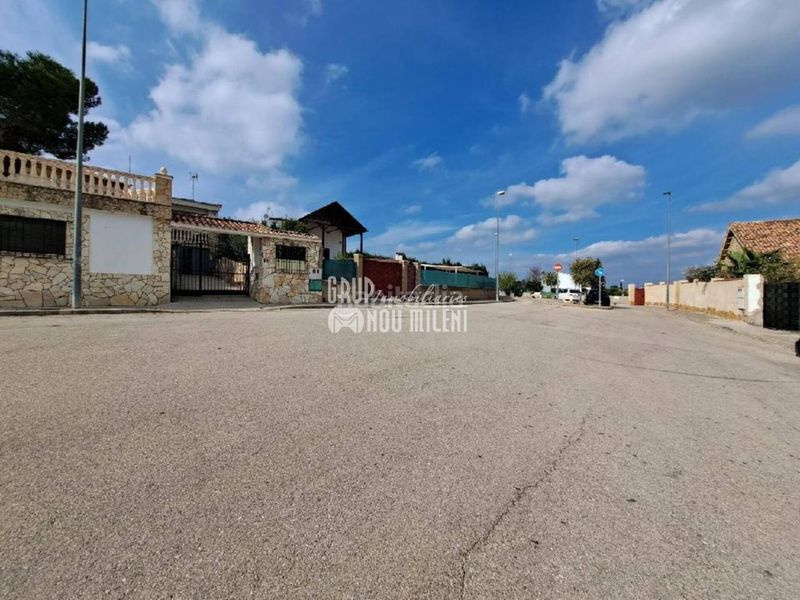 Foto a250f6b1-8088-4727-83de-3340514d7e3a. Chalet mit parking pool in Montroi / Montroy