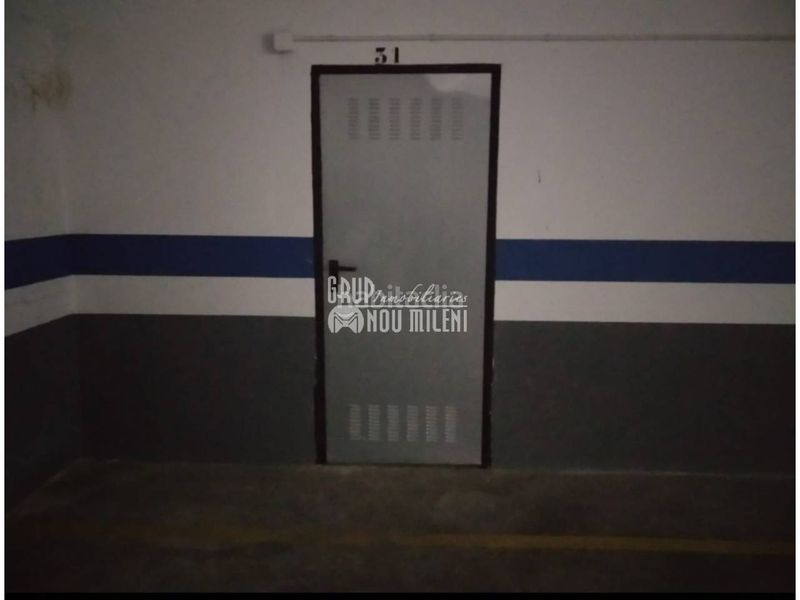 Foto f02c388a-13bd-4acb-9e2c-4963da62498c. Aparcament cotxe a Catarroja