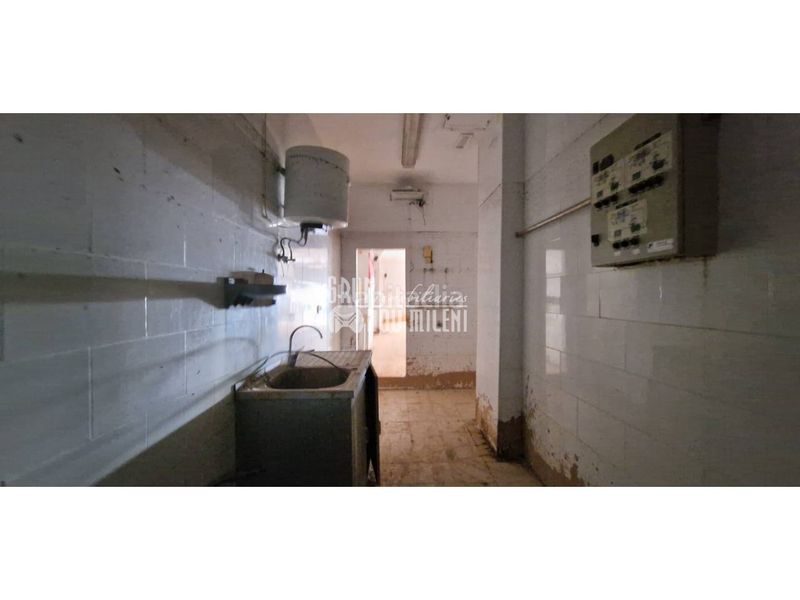 Foto c28190bf-3d73-40fb-9ba9-93e4dd6d56d7. Local comercial a Catarroja