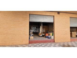 Miete Geschäftsraum in Avenida artal de foces 131. Local comercial en alquiler en alcàsser