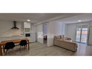 Lloguer Pis  Calle poeta navarro cabanes. Alquiler de piso de 2 habitaciones en nou moles, valència capita