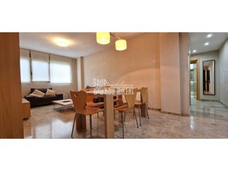Rent Flat in Zona Avenida Alta - Auditorio. Alquiler de piso exterior de 2 habitaciones en torrent, zona avi