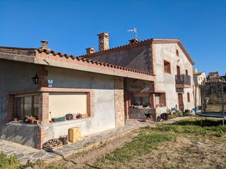 Casa  Carrer gispert de jafer. Masia reformada  3 viviendas