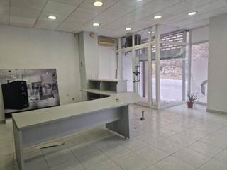 Local Comercial a Carretera de Vic - Remei. Local  comercial en venta de 135 m2  con amplio escapàrate de en