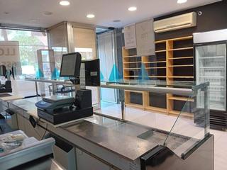Traspàs Local Comercial a Bases de Manresa - Carretera de Santpedor. Alquiler de local comercial 100 m2 mas terraza en las bases  man