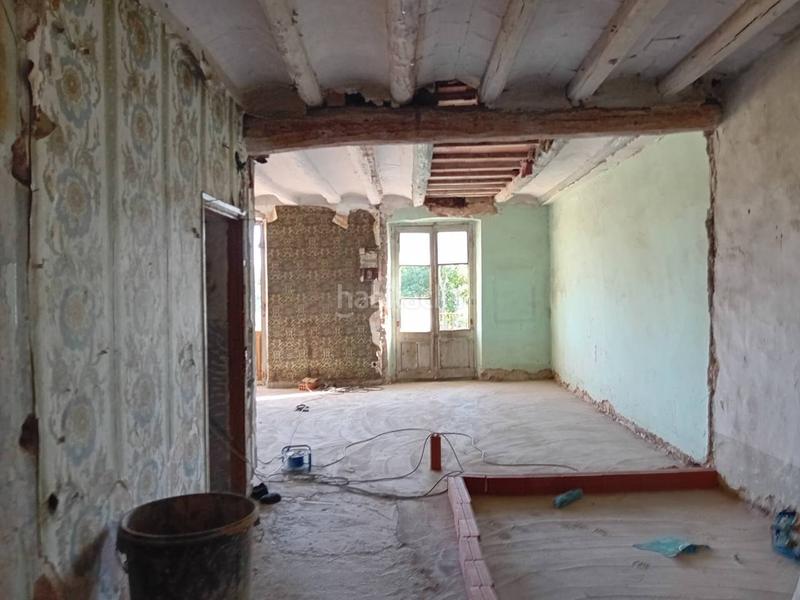 Foto c3dc32b2-44d6-4f37-b857-16962657f620. Edificio  para rehabilitar en casco antiguo una inversión con gran potencial en Manresa