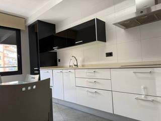 Etagenwohnung in Centre - Passeig i Rodalies. Piso seminuevo en zona bases de manresa con pk