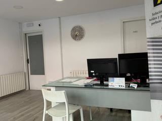 Lloguer Local Comercial a Bases de Manresa - Carretera de Santpedor. Alquiler de local comercial en la parada de manresa