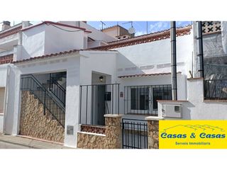 Maison  Calle cadaqués. Casa en venta en lescala