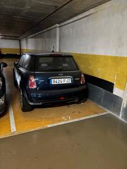 Aparcament cotxe  Carrer de la diputaci. Plaza de parking en el centro de barcelona
