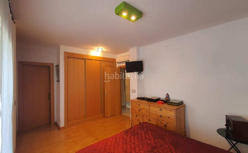 Foto 21b9ea53-8690-46d3-82a4-7ddf0e7c5ee1. Casa adossada amb aparcament piscina a Canet de Mar