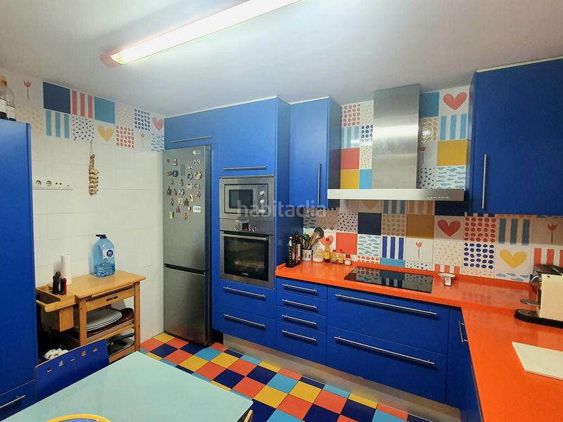 Foto ac274c7b-cfe0-4c0f-9e2a-4e4abcd7151b. Casa adossada amb aparcament piscina a Canet de Mar