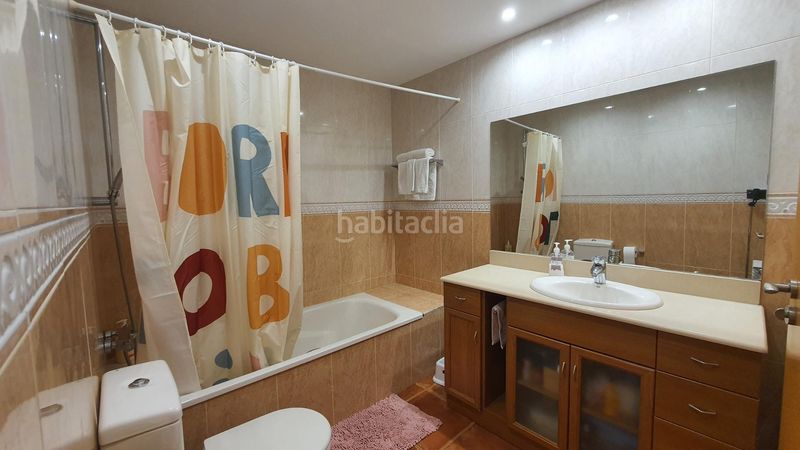 Foto e4bd8cc4-1226-4409-91e3-a315a6cb35a9. Casa adossada amb aparcament a Canet de Mar