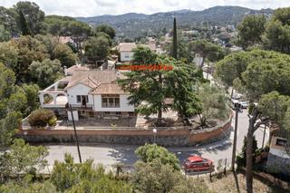 Chalet  Turo del sol. Magnífica casa unifamiliar en venta en turó del sol, la floresta