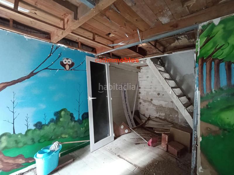 Foto 9d2e238f-b563-4fa0-bfb4-4494820fd96d. Alquiler local comercial local en alquiler de 16m2 en dos alturas en calle baldomer solà, en Badalona