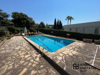 Haus  Orenetes. Vive en lujo y tranquilidad con acceso rápido a barcelona en una