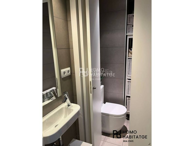 Foto 180c2a8f-d56e-443d-95f9-257c17daca29. Casa aparellada amb calefacció a Centre Sabadell