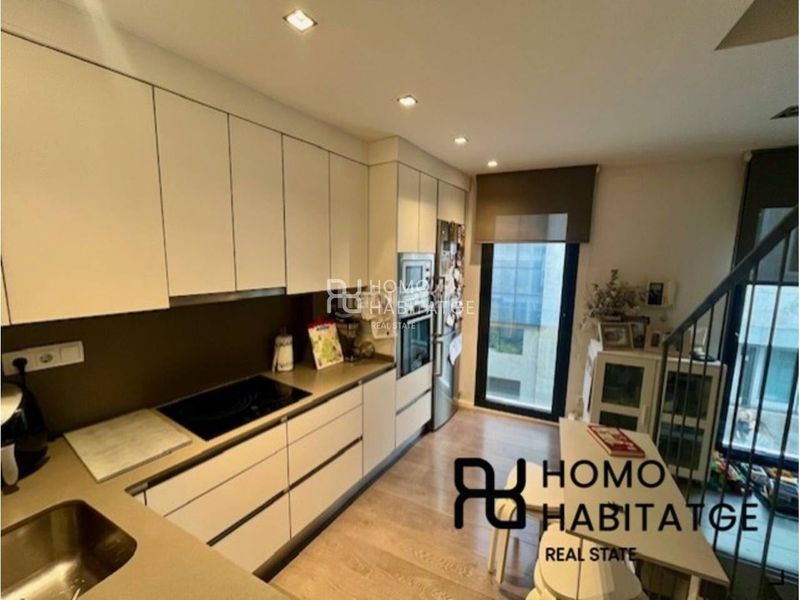 Foto 68a92494-53ca-44e5-890f-a992f533e5a2. Casa aparellada amb calefacció a Centre Sabadell