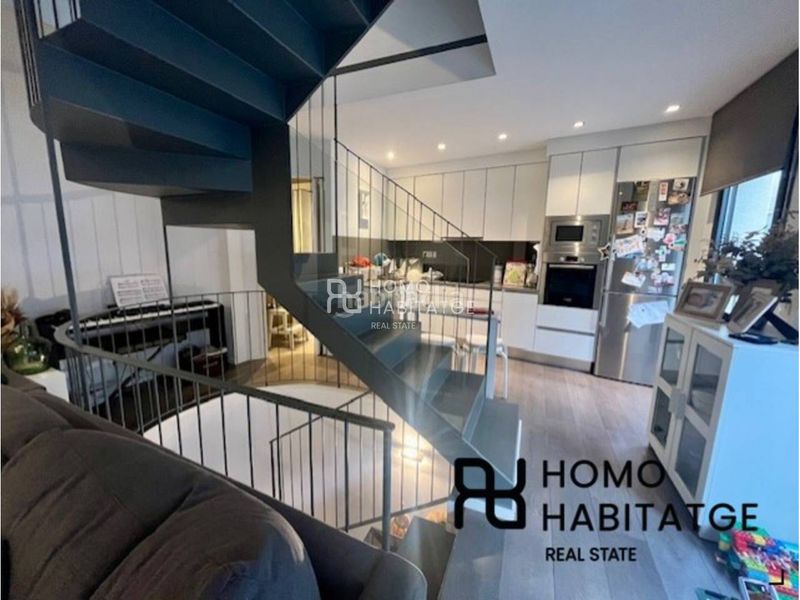 Foto 7c8e3488-f1d7-4892-bf60-5ee6bcb0c112. Casa aparellada amb calefacció a Centre Sabadell