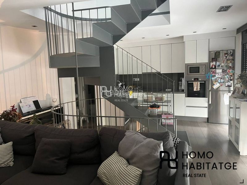 Foto 9de41ee1-56bd-40ec-94d1-e95fb4f012ba. Casa aparellada amb calefacció a Centre Sabadell