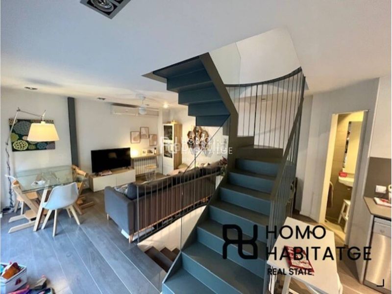 Foto cdbb5bb5-b83a-4fc0-a70c-064aa1f8dc94. Casa aparellada amb calefacció a Centre Sabadell