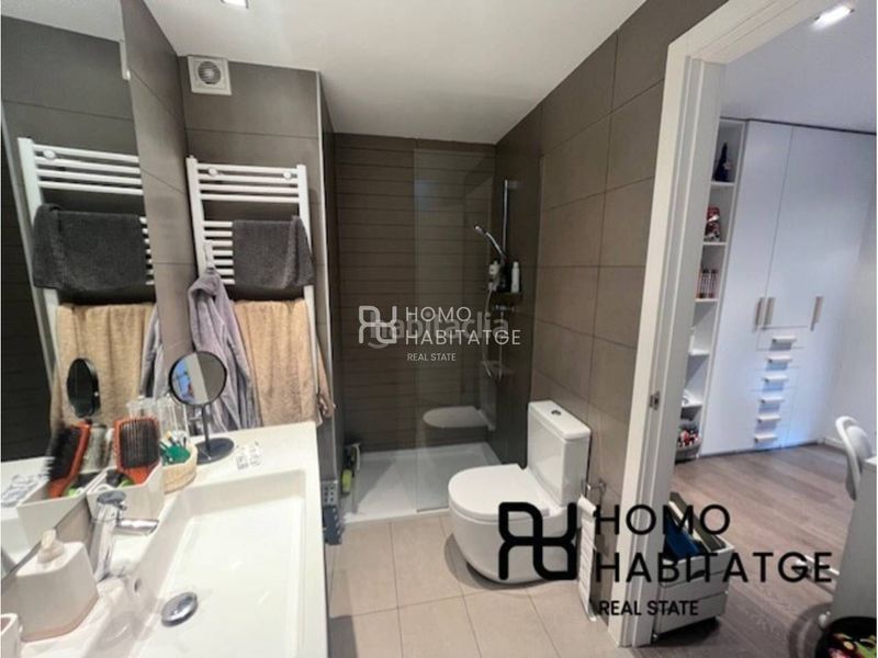 Foto fb120ac7-b111-4a2f-b6d8-e6e3ac0c193d. Casa aparellada amb calefacció a Centre Sabadell