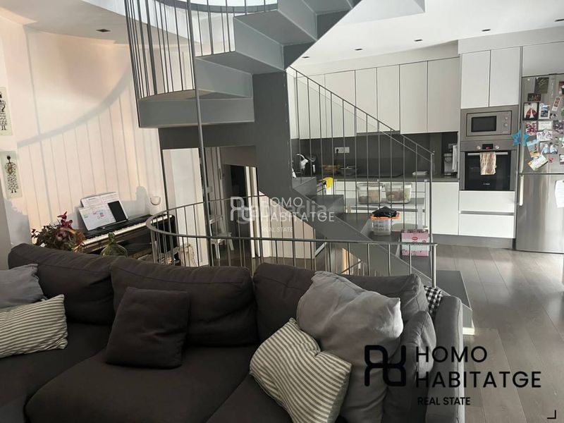 Foto ff26e90c-9116-4813-8893-bce2c3ed7843. Casa aparellada amb calefacció a Centre Sabadell